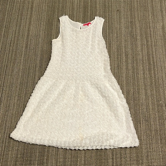 Derhy Kids White Girls covered in white rosettes Size 12/14 excellent condition - Picture 1 of 1